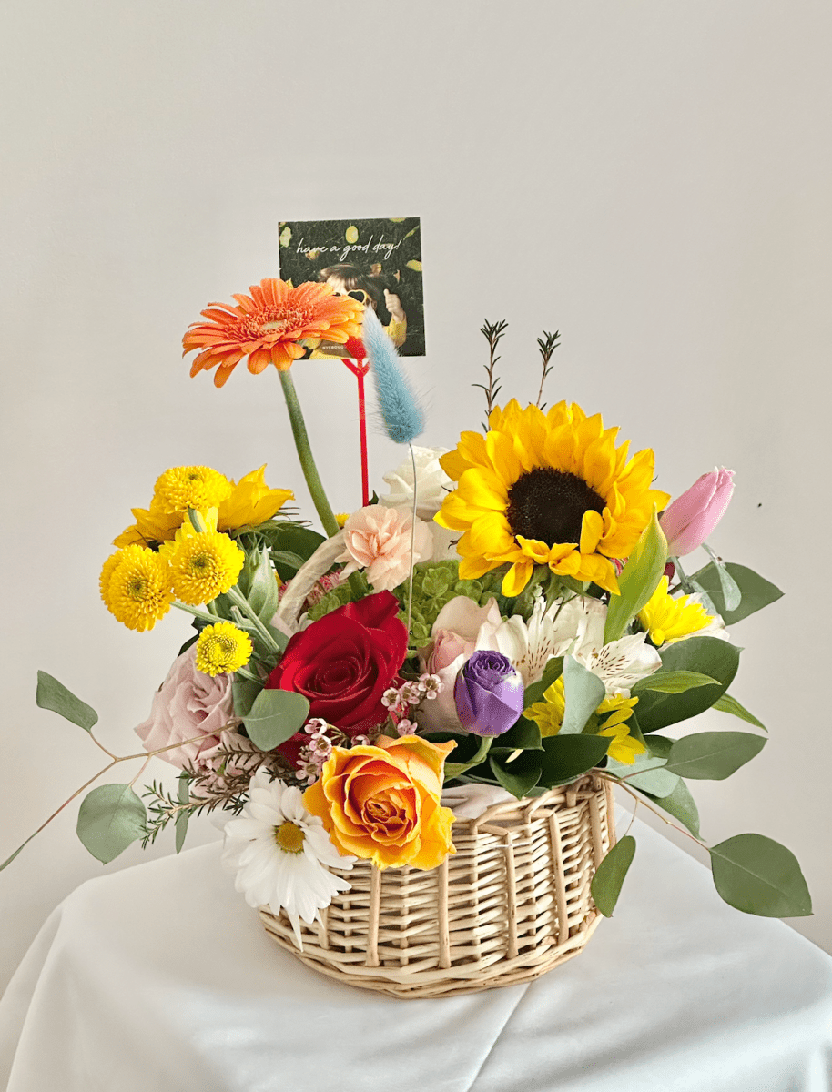 Spring Garden Mother's Day Basket – NYC Flower Delivery - NYC Bouquet Delivery